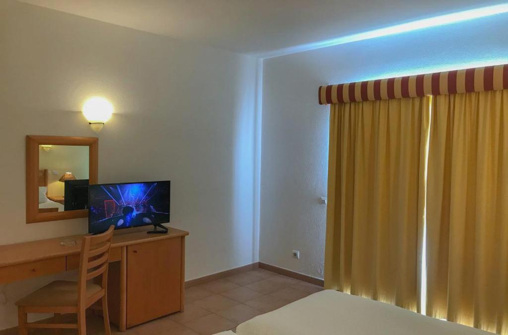 Bargain Price for Hotel Luz Bay 4* in Algarve - 40% Discounts for Kids!