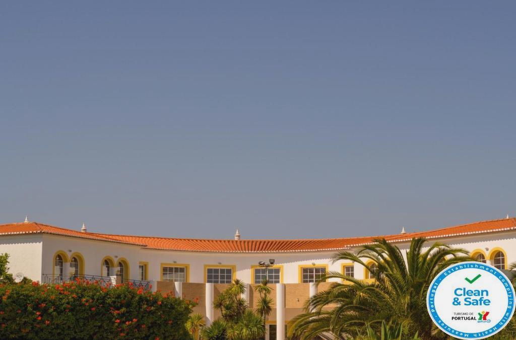 Bargain Price for Hotel Luz Bay 4* in Algarve - 40% Discounts for Kids!