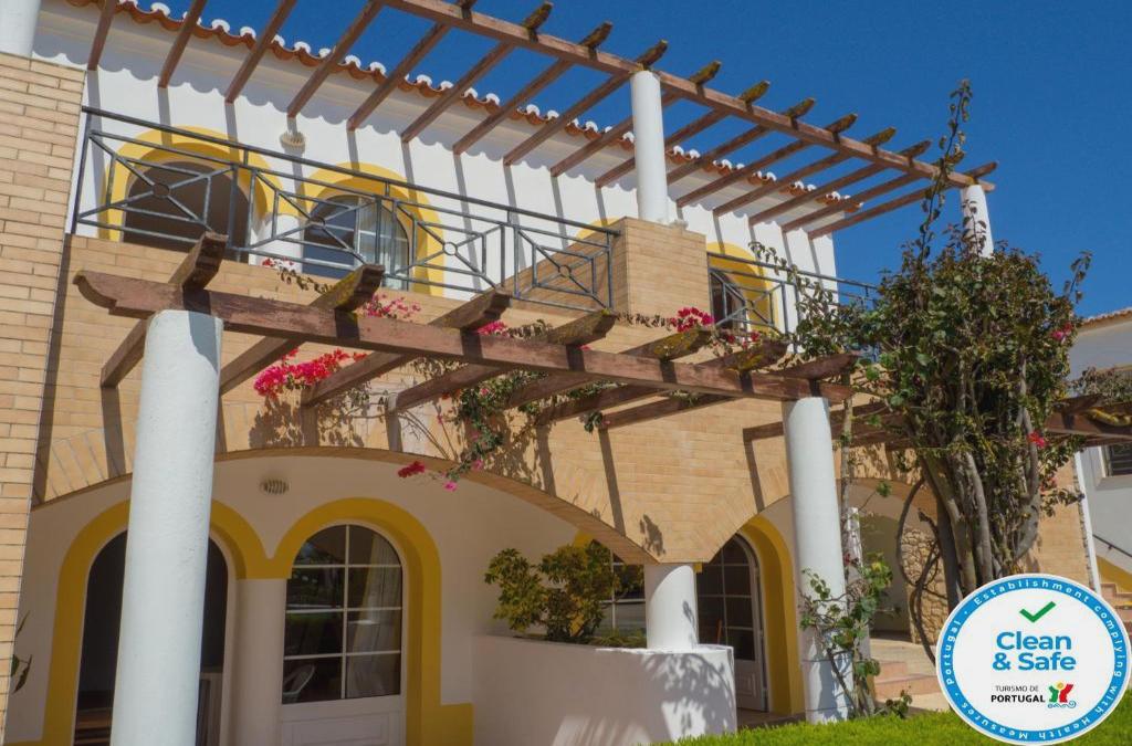 Bargain Price for Hotel Luz Bay 4* in Algarve - 40% Discounts for Kids!