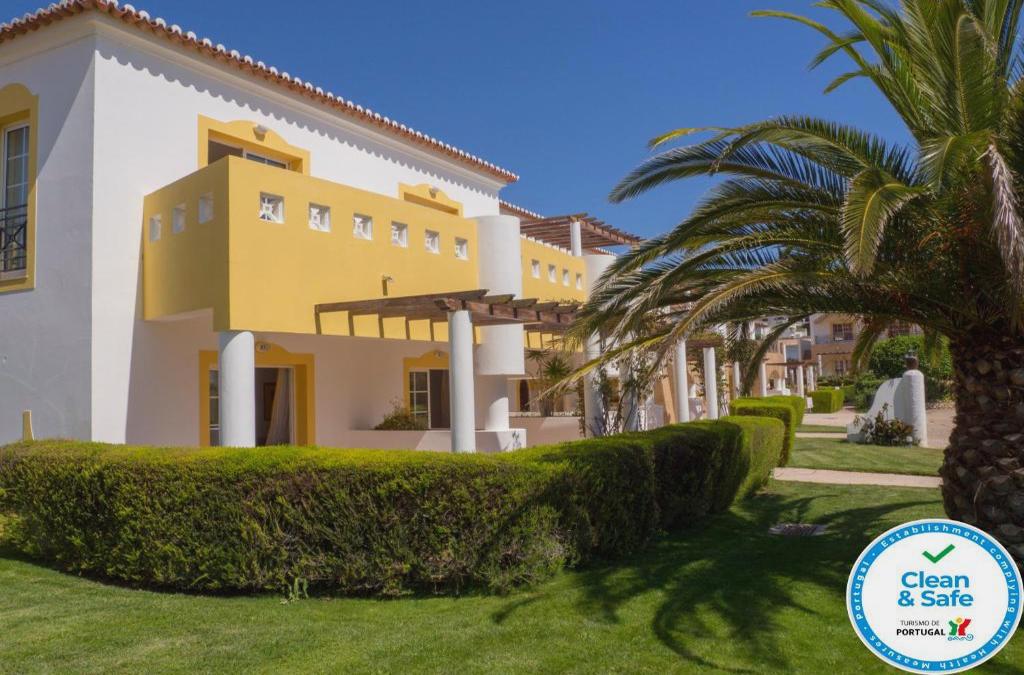 Bargain Price for Hotel Luz Bay 4* in Algarve - 40% Discounts for Kids!