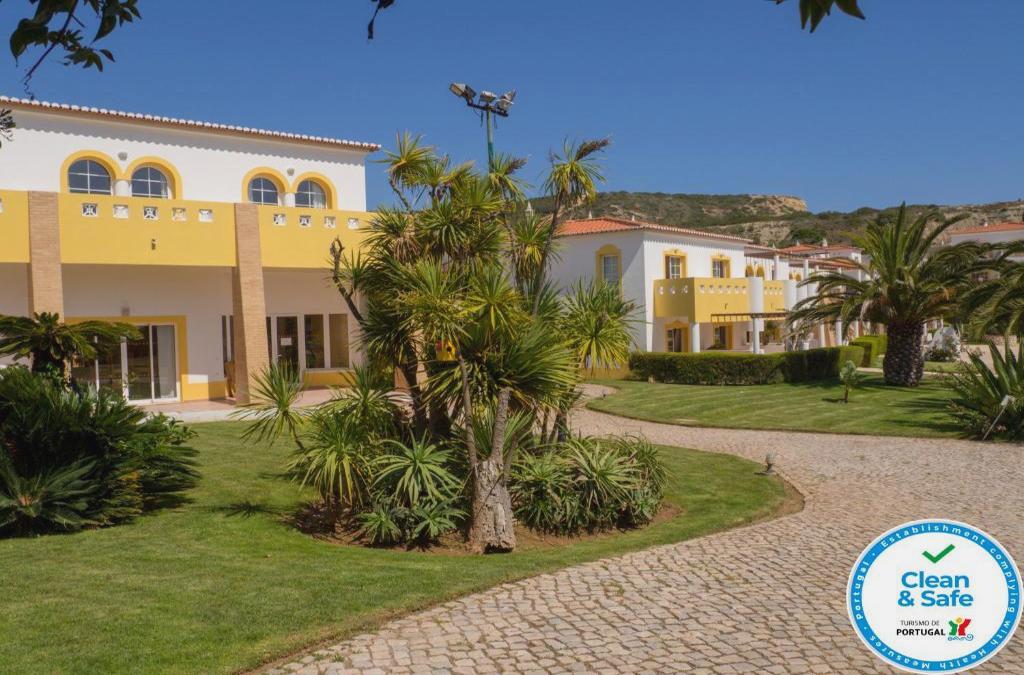 Bargain Price for Hotel Luz Bay 4* in Algarve - 40% Discounts for Kids! - Luz Bay Club Beach & Sun Hotel