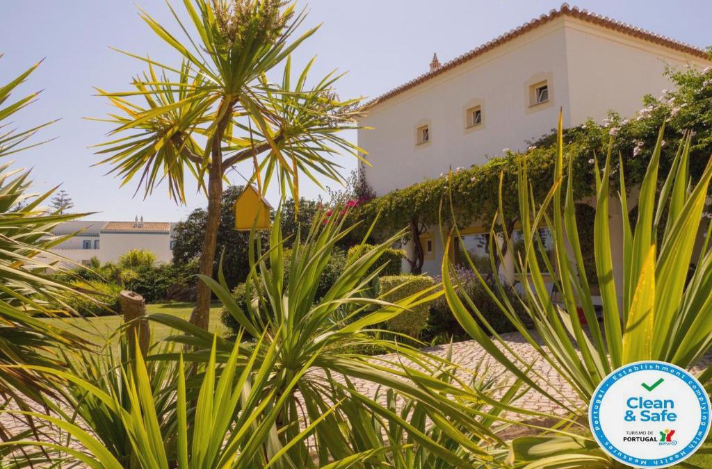 Bargain Price for Hotel Luz Bay 4* in Algarve - 40% Discounts for Kids! - Luz Bay Club Beach & Sun Hotel