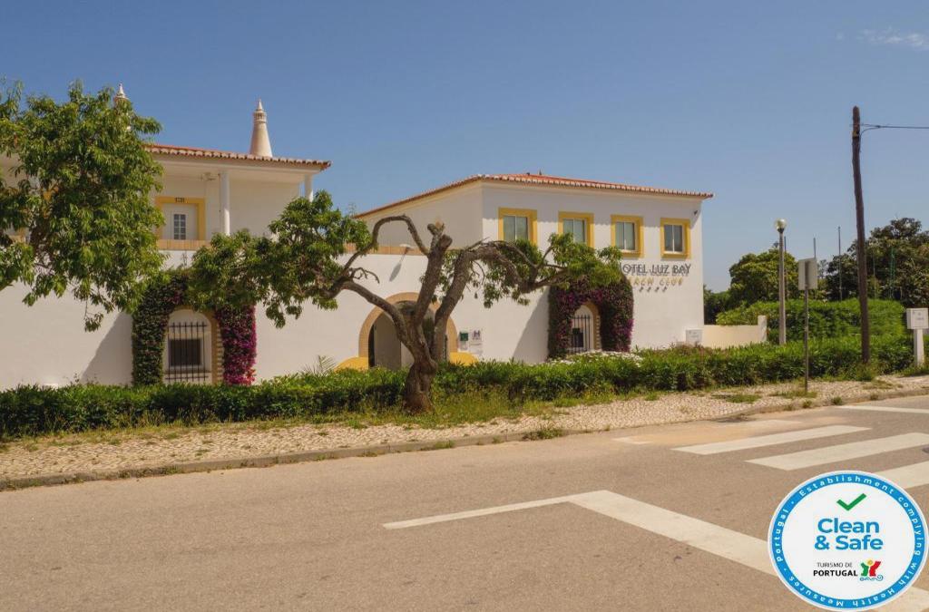 Bargain Price for Hotel Luz Bay 4* in Algarve - 40% Discounts for Kids! - Luz Bay Club Beach & Sun Hotel