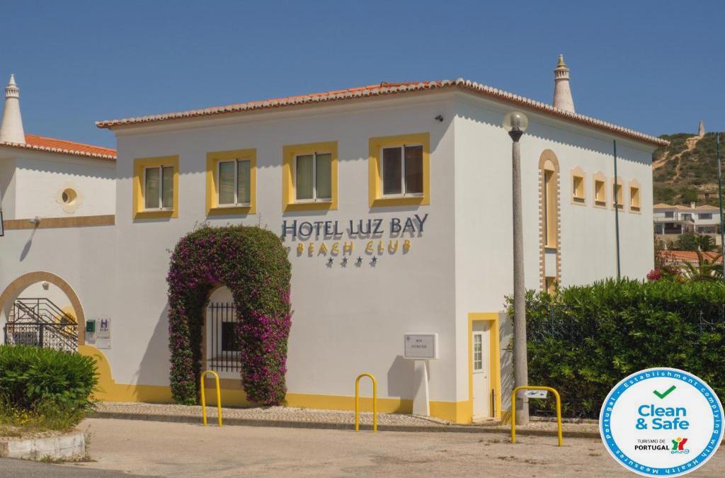 Bargain Price for Hotel Luz Bay 4* in Algarve - 40% Discounts for Kids! - Luz Bay Club Beach & Sun Hotel