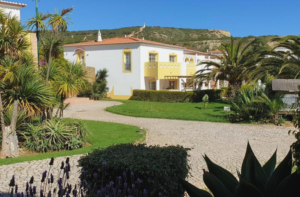 Bargain Price for Hotel Luz Bay 4* in Algarve - 40% Discounts for Kids! - Luz Bay Club Beach & Sun Hotel