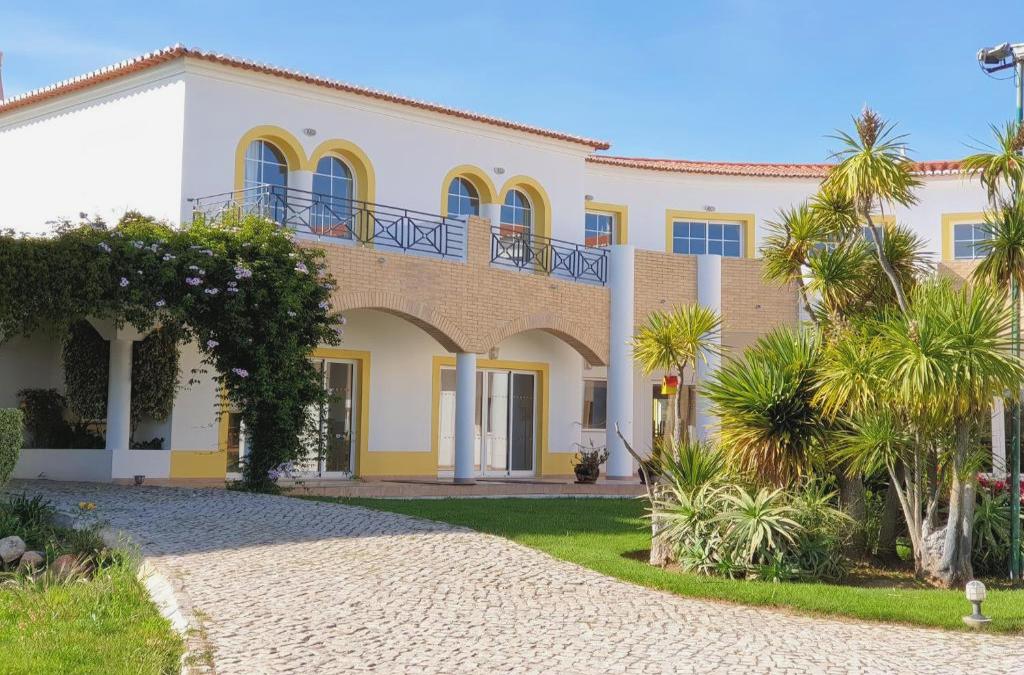 Bargain Price for Hotel Luz Bay 4* in Algarve - 40% Discounts for Kids! - Luz Bay Club Beach & Sun Hotel