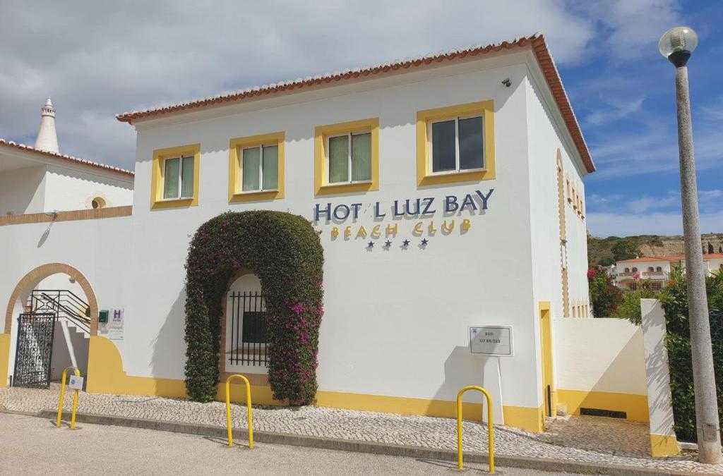 Bargain Price for Hotel Luz Bay 4* in Algarve - 40% Discounts for Kids! - Luz Bay Club Beach & Sun Hotel