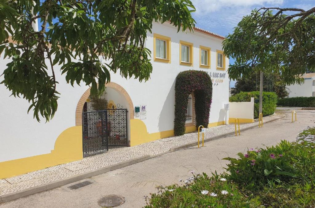 Bargain Price for Hotel Luz Bay 4* in Algarve - 40% Discounts for Kids! - Luz Bay Club Beach & Sun Hotel