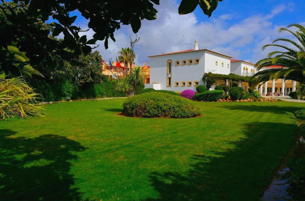 Bargain Price for Hotel Luz Bay 4* in Algarve - 40% Discounts for Kids! - Luz Bay Club Beach & Sun Hotel