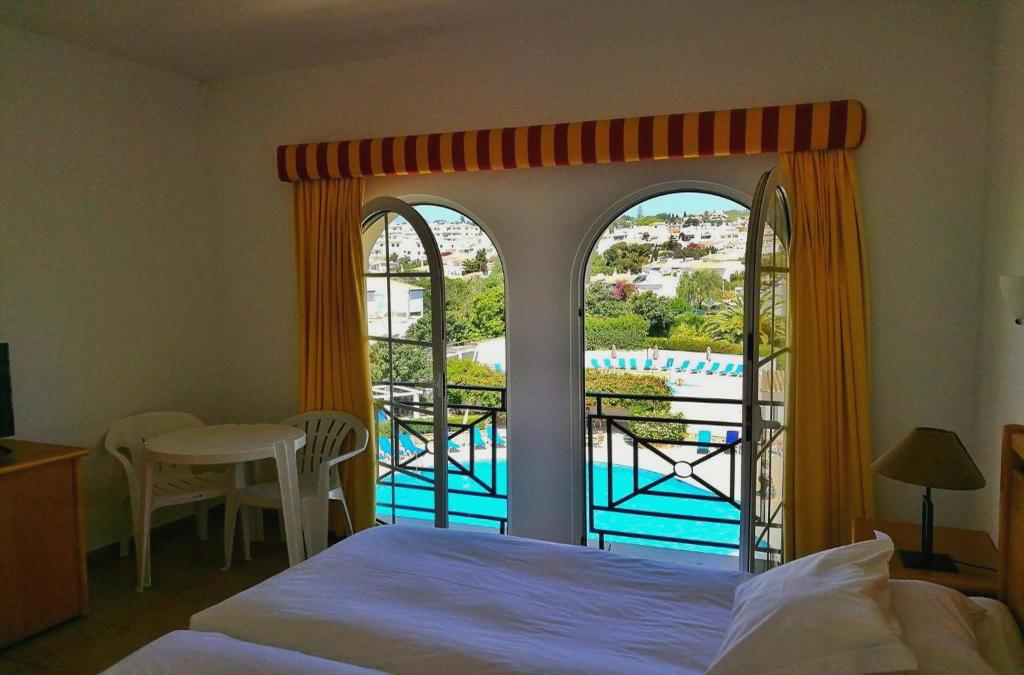 Bargain Price for Hotel Luz Bay 4* in Algarve - 40% Discounts for Kids! - Luz Bay Club Beach & Sun Hotel