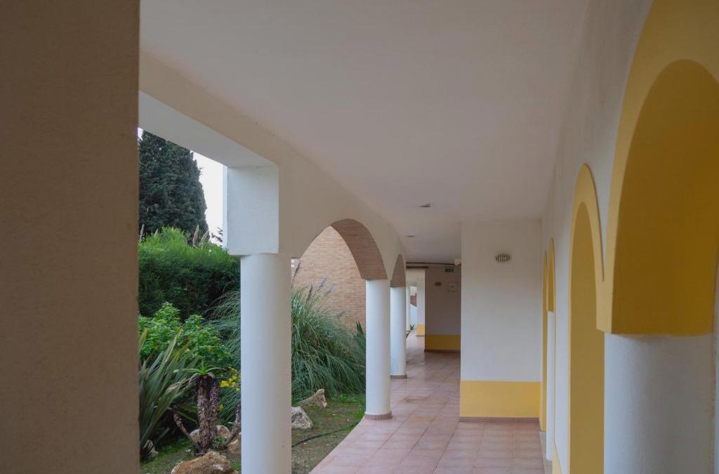 Bargain Price for Hotel Luz Bay 4* in Algarve - 40% Discounts for Kids! - Luz Bay Club Beach & Sun Hotel