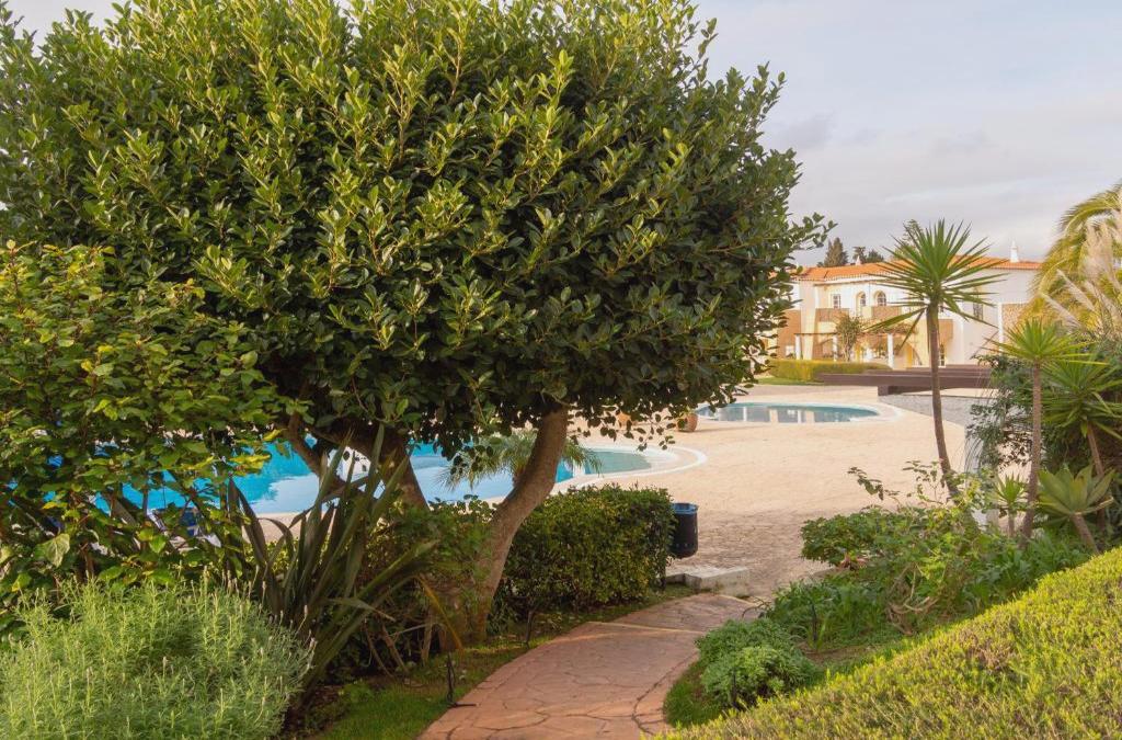 Bargain Price for Hotel Luz Bay 4* in Algarve - 40% Discounts for Kids! - Luz Bay Club Beach & Sun Hotel