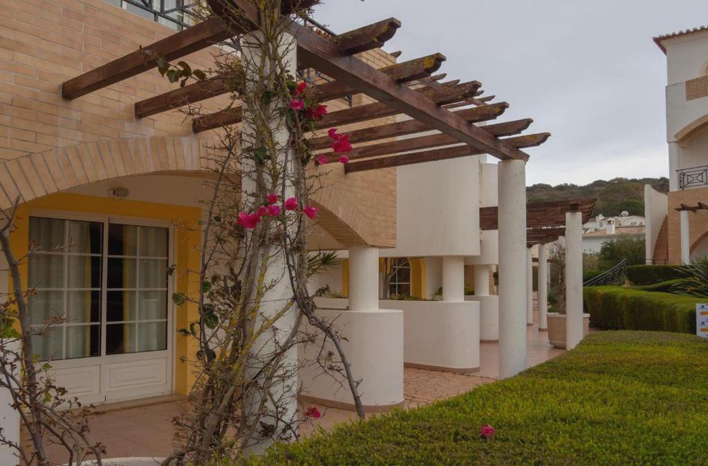 Bargain Price for Hotel Luz Bay 4* in Algarve - 40% Discounts for Kids! - Luz Bay Club Beach & Sun Hotel