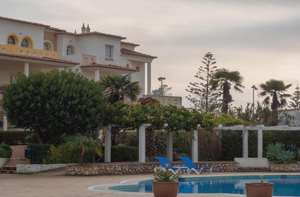 Bargain Price for Hotel Luz Bay 4* in Algarve - 40% Discounts for Kids! - Luz Bay Club Beach & Sun Hotel