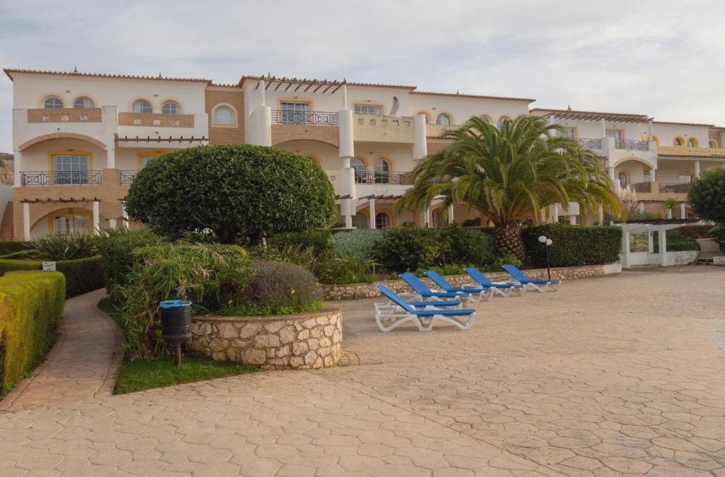 Bargain Price for Hotel Luz Bay 4* in Algarve - 40% Discounts for Kids! - Luz Bay Club Beach & Sun Hotel