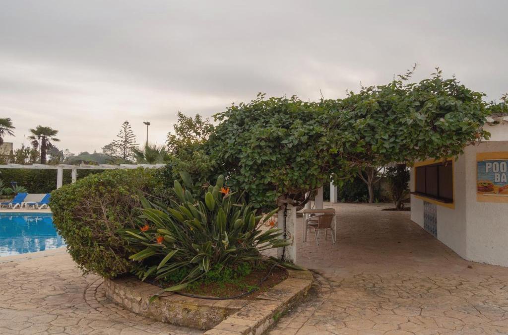 Bargain Price for Hotel Luz Bay 4* in Algarve - 40% Discounts for Kids! - Luz Bay Club Beach & Sun Hotel
