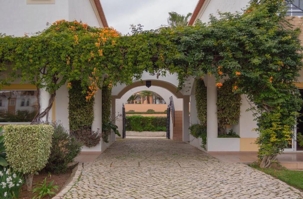 Bargain Price for Hotel Luz Bay 4* in Algarve - 40% Discounts for Kids! - Luz Bay Club Beach & Sun Hotel