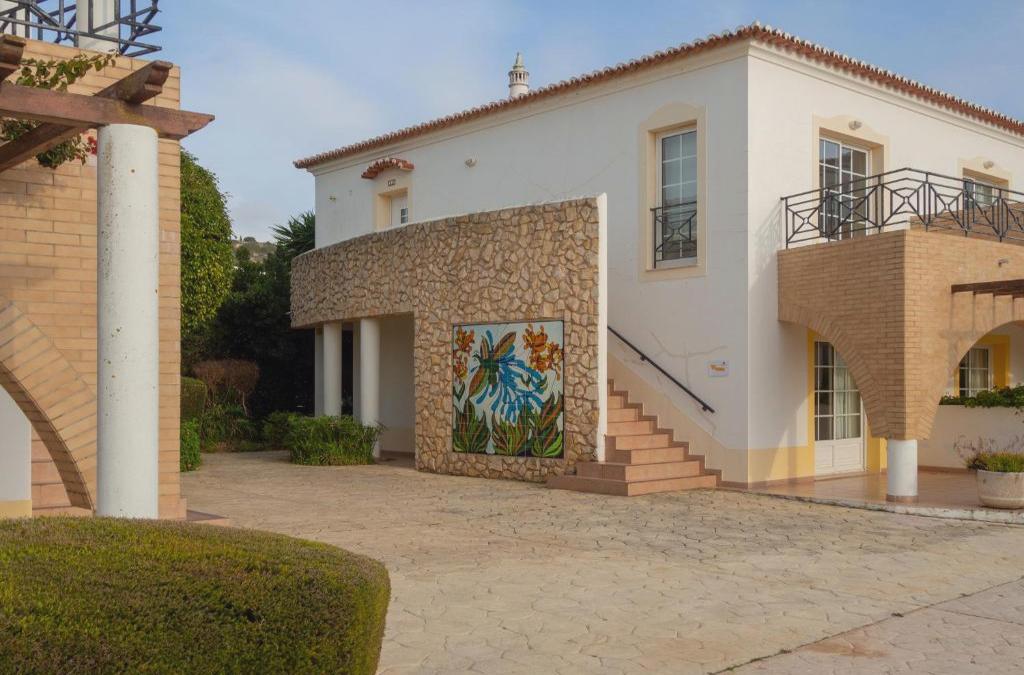 Bargain Price for Hotel Luz Bay 4* in Algarve - 40% Discounts for Kids! - Luz Bay Club Beach & Sun Hotel