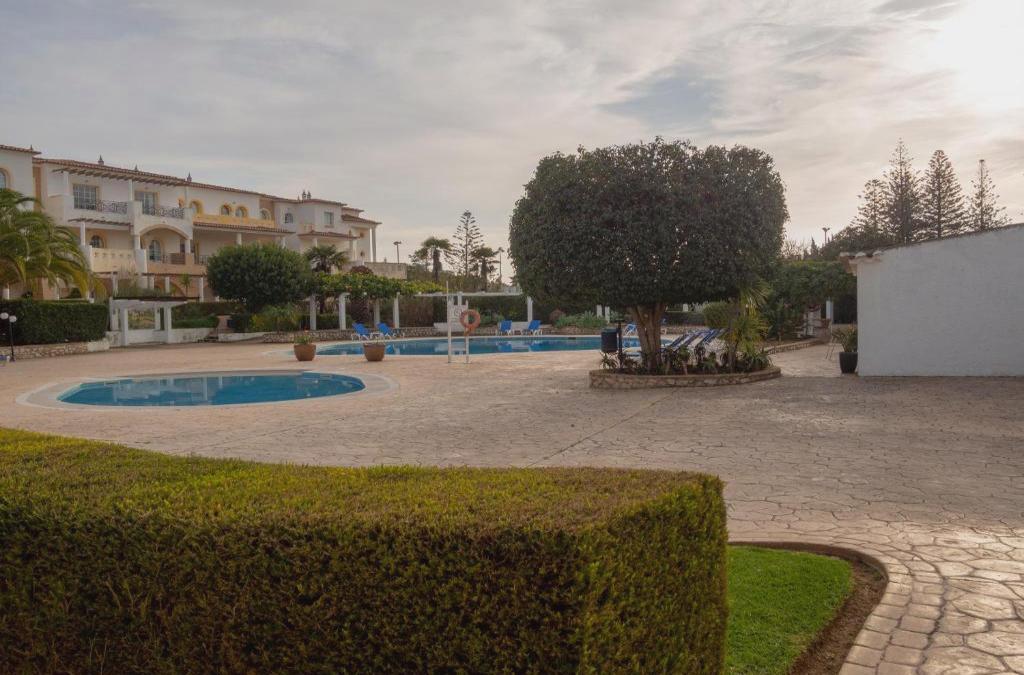 Bargain Price for Hotel Luz Bay 4* in Algarve - 40% Discounts for Kids! - Luz Bay Club Beach & Sun Hotel