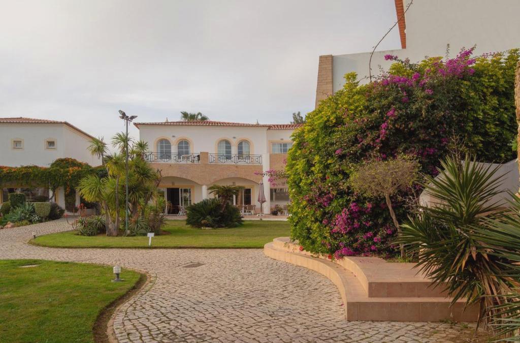 Bargain Price for Hotel Luz Bay 4* in Algarve - 40% Discounts for Kids! - Luz Bay Club Beach & Sun Hotel