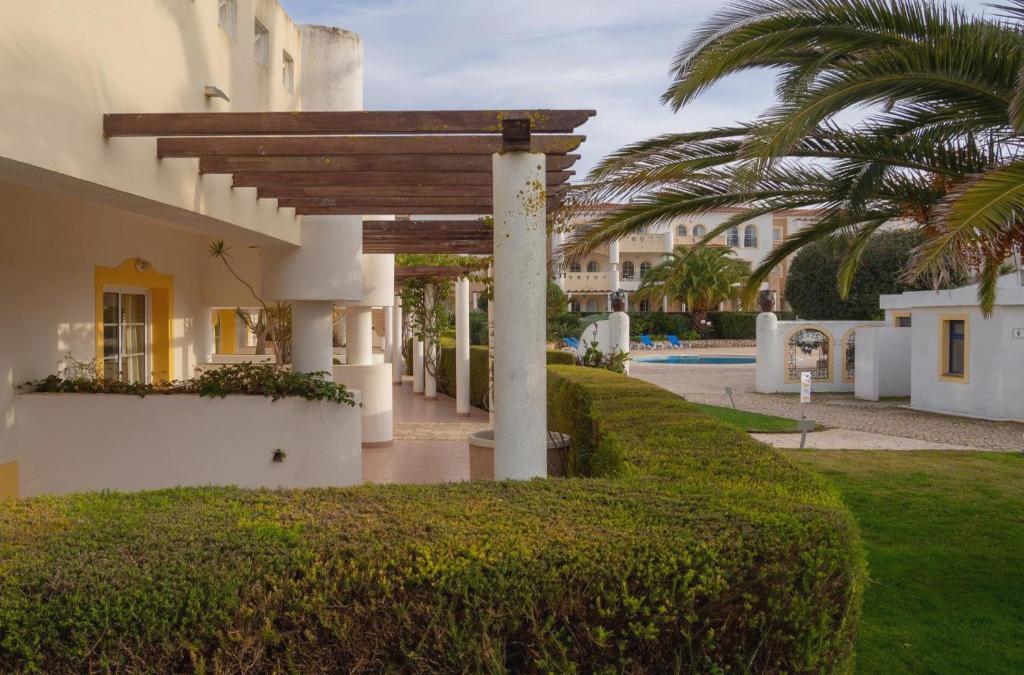 Bargain Price for Hotel Luz Bay 4* in Algarve - 40% Discounts for Kids! - Luz Bay Club Beach & Sun Hotel