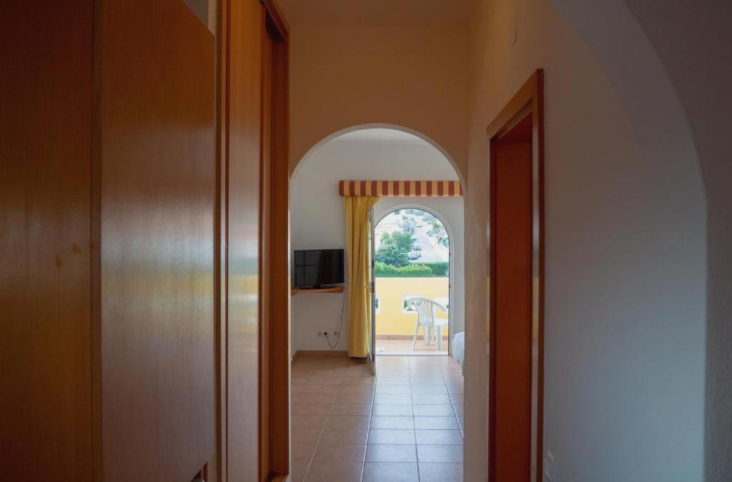 Bargain Price for Hotel Luz Bay 4* in Algarve - 40% Discounts for Kids! - Luz Bay Club Beach & Sun Hotel