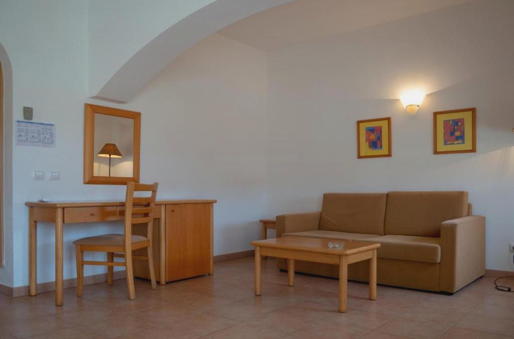 Bargain Price for Hotel Luz Bay 4* in Algarve - 40% Discounts for Kids! - Luz Bay Club Beach & Sun Hotel