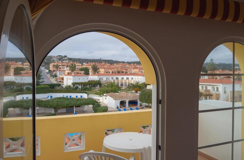 Bargain Price for Hotel Luz Bay 4* in Algarve - 40% Discounts for Kids! - Luz Bay Club Beach & Sun Hotel