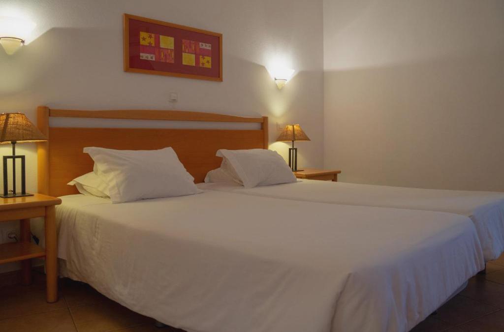 Bargain Price for Hotel Luz Bay 4* in Algarve - 40% Discounts for Kids! - Luz Bay Club Beach & Sun Hotel