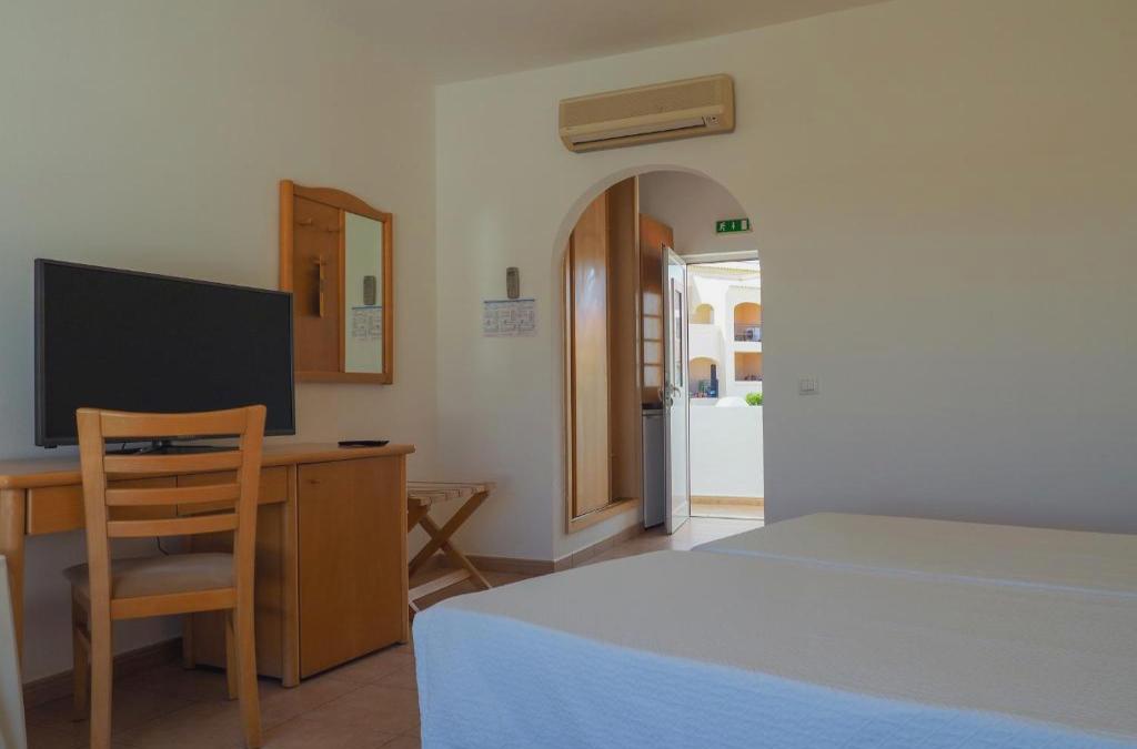 Bargain Price for Hotel Luz Bay 4* in Algarve - 40% Discounts for Kids!
