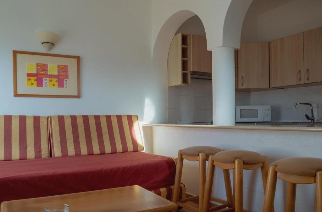 Bargain Price for Hotel Luz Bay 4* in Algarve - 40% Discounts for Kids! - Luz Bay Club Beach & Sun Hotel