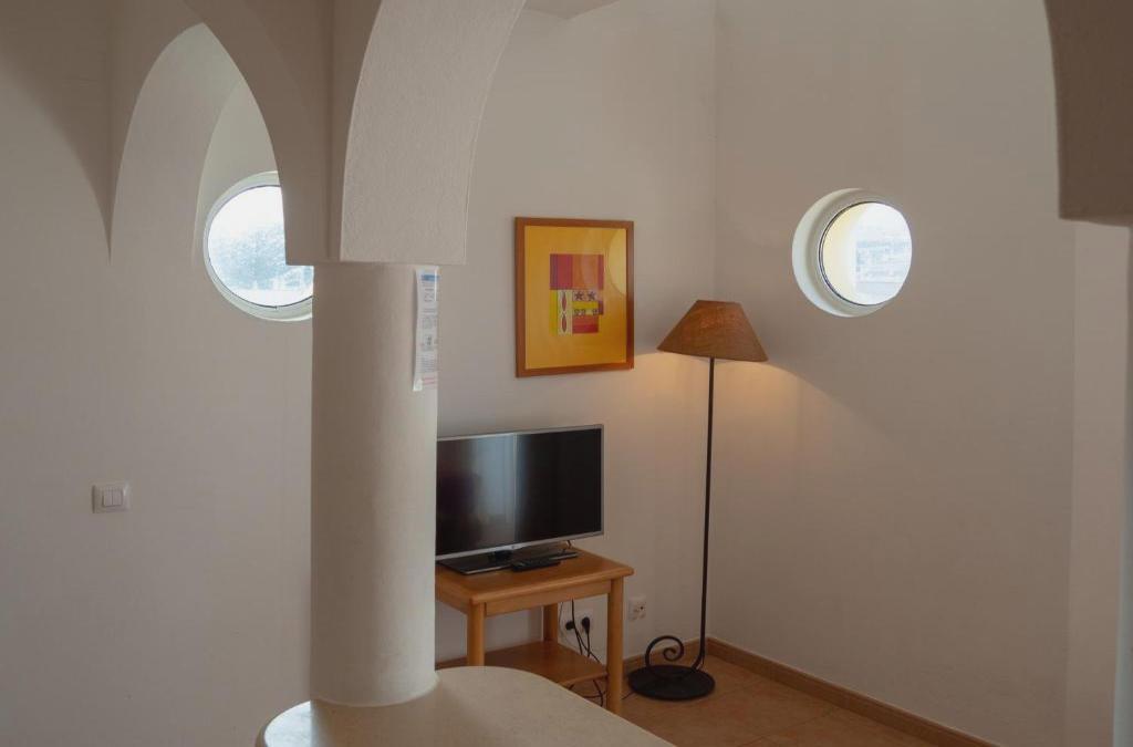 Bargain Price for Hotel Luz Bay 4* in Algarve - 40% Discounts for Kids! - Luz Bay Club Beach & Sun Hotel