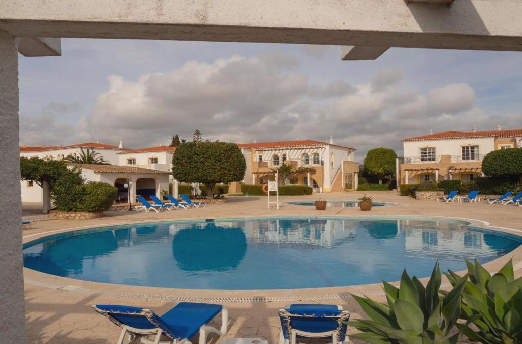 Bargain Price for Hotel Luz Bay 4* in Algarve - 40% Discounts for Kids! - Luz Bay Club Beach & Sun Hotel