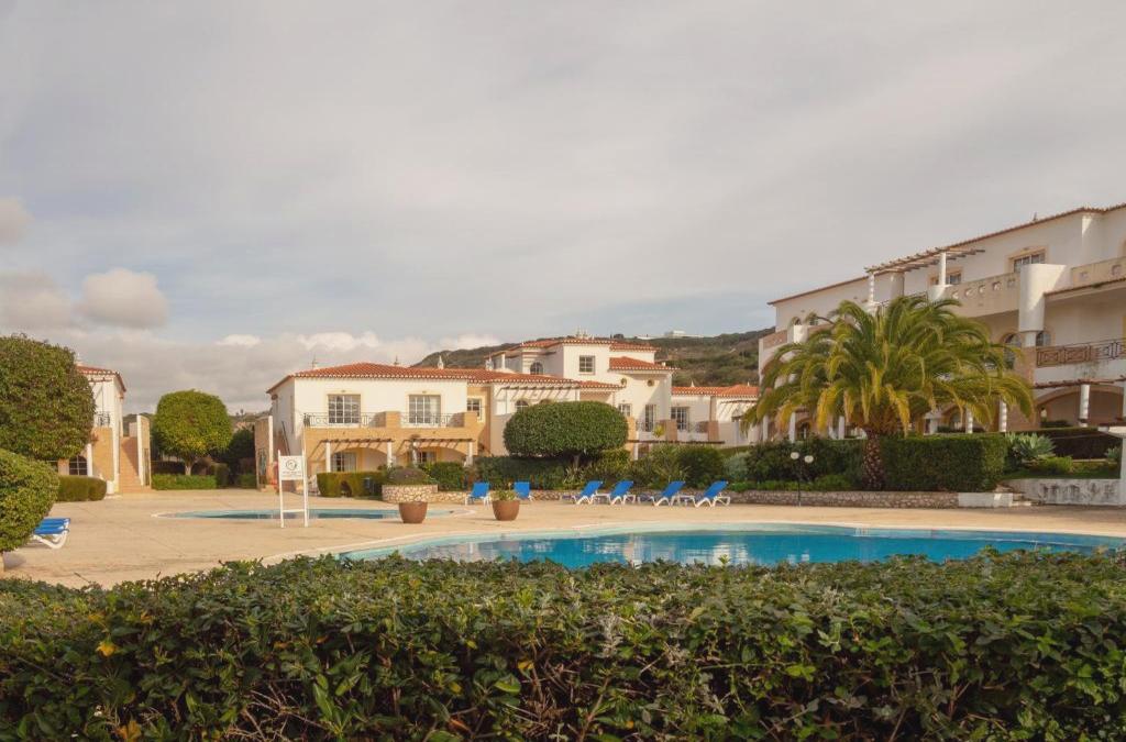 Bargain Price for Hotel Luz Bay 4* in Algarve - 40% Discounts for Kids! - Luz Bay Club Beach & Sun Hotel