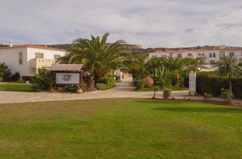 Bargain Price for Hotel Luz Bay 4* in Algarve - 40% Discounts for Kids! - Luz Bay Club Beach & Sun Hotel