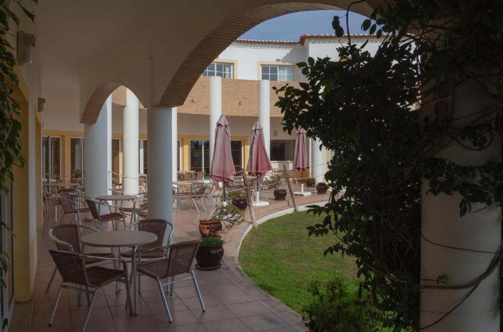 Bargain Price for Hotel Luz Bay 4* in Algarve - 40% Discounts for Kids! - Luz Bay Club Beach & Sun Hotel