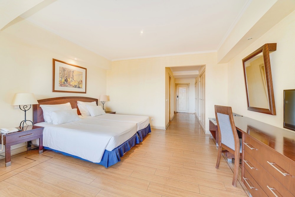 Yellow Praia Monte Gordo Hotel
