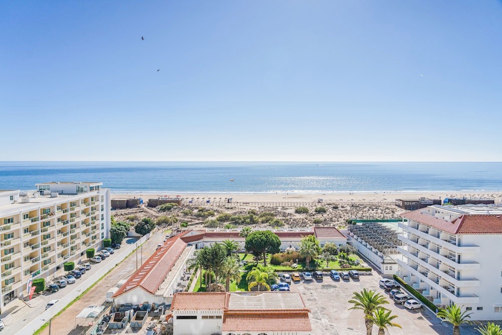 Yellow Praia Monte Gordo Hotel
