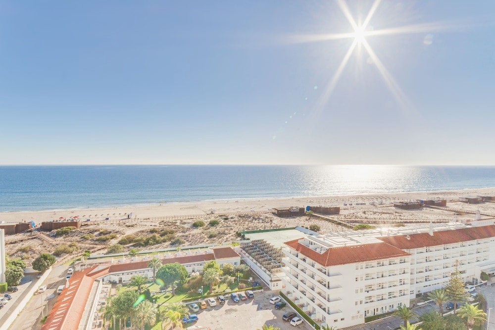 Yellow Praia Monte Gordo Hotel
