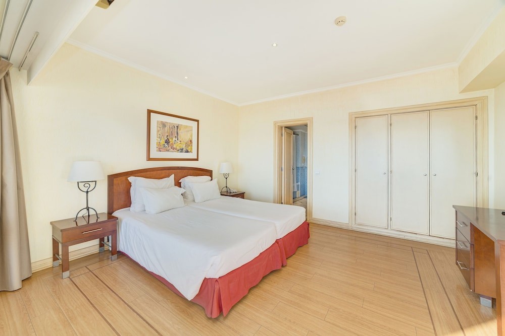 Yellow Praia Monte Gordo Hotel