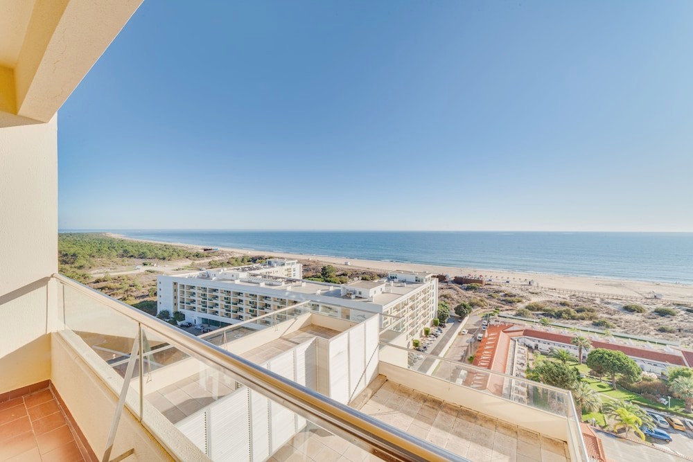 Yellow Praia Monte Gordo Hotel