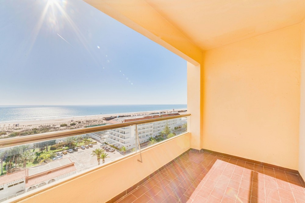 Yellow Praia Monte Gordo Hotel