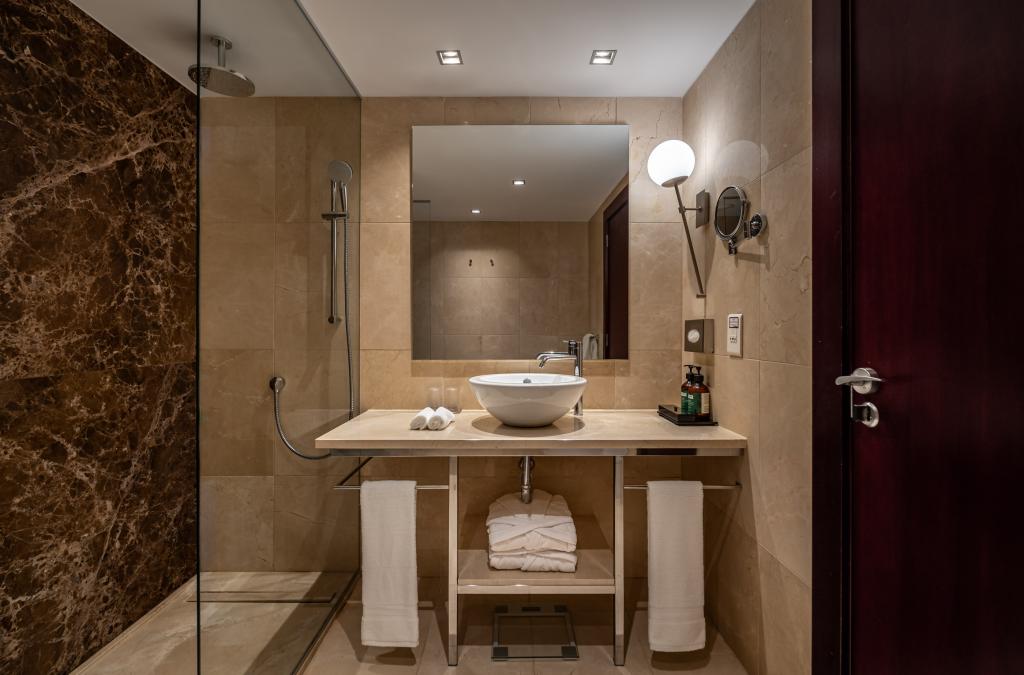 Estadia de luxo ao Porto: hotel de 5 estrelas, degustação de vinhos e cruzeiro - Crowne Plaza Porto by IHG