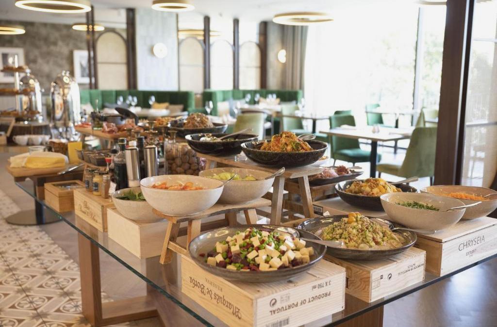 Boeira Garden Hotel Porto Gaia, Curio Collection by Hilton