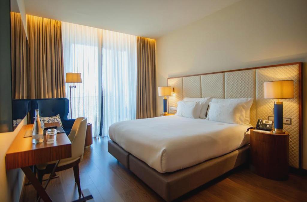 Boeira Garden Hotel Porto Gaia, Curio Collection by Hilton