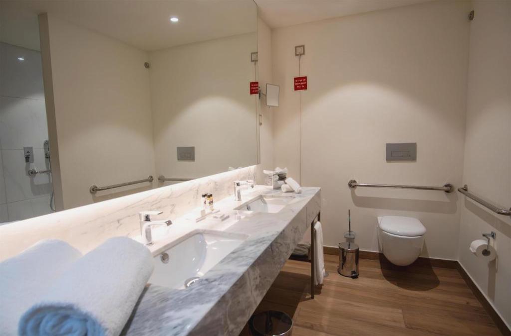 Boeira Garden Hotel Porto Gaia, Curio Collection by Hilton