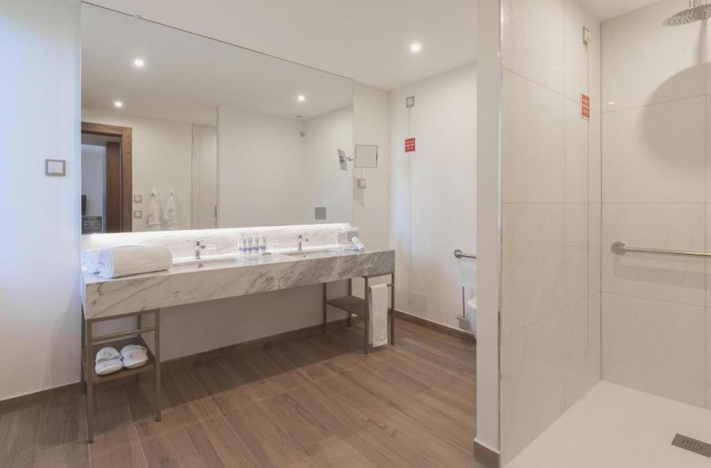 Boeira Garden Hotel Porto Gaia, Curio Collection by Hilton