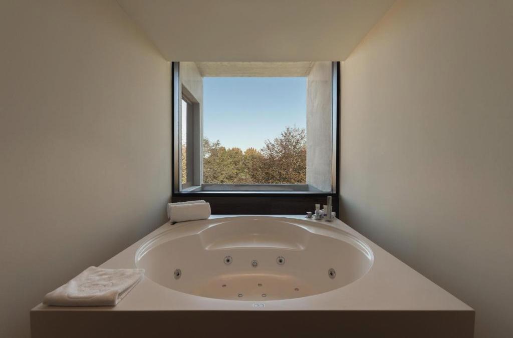 Boeira Garden Hotel Porto Gaia, Curio Collection by Hilton