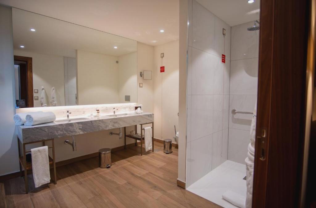 Boeira Garden Hotel Porto Gaia, Curio Collection by Hilton