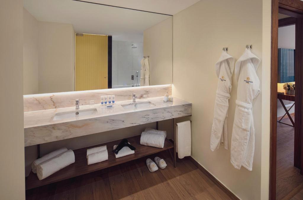 Boeira Garden Hotel Porto Gaia, Curio Collection by Hilton
